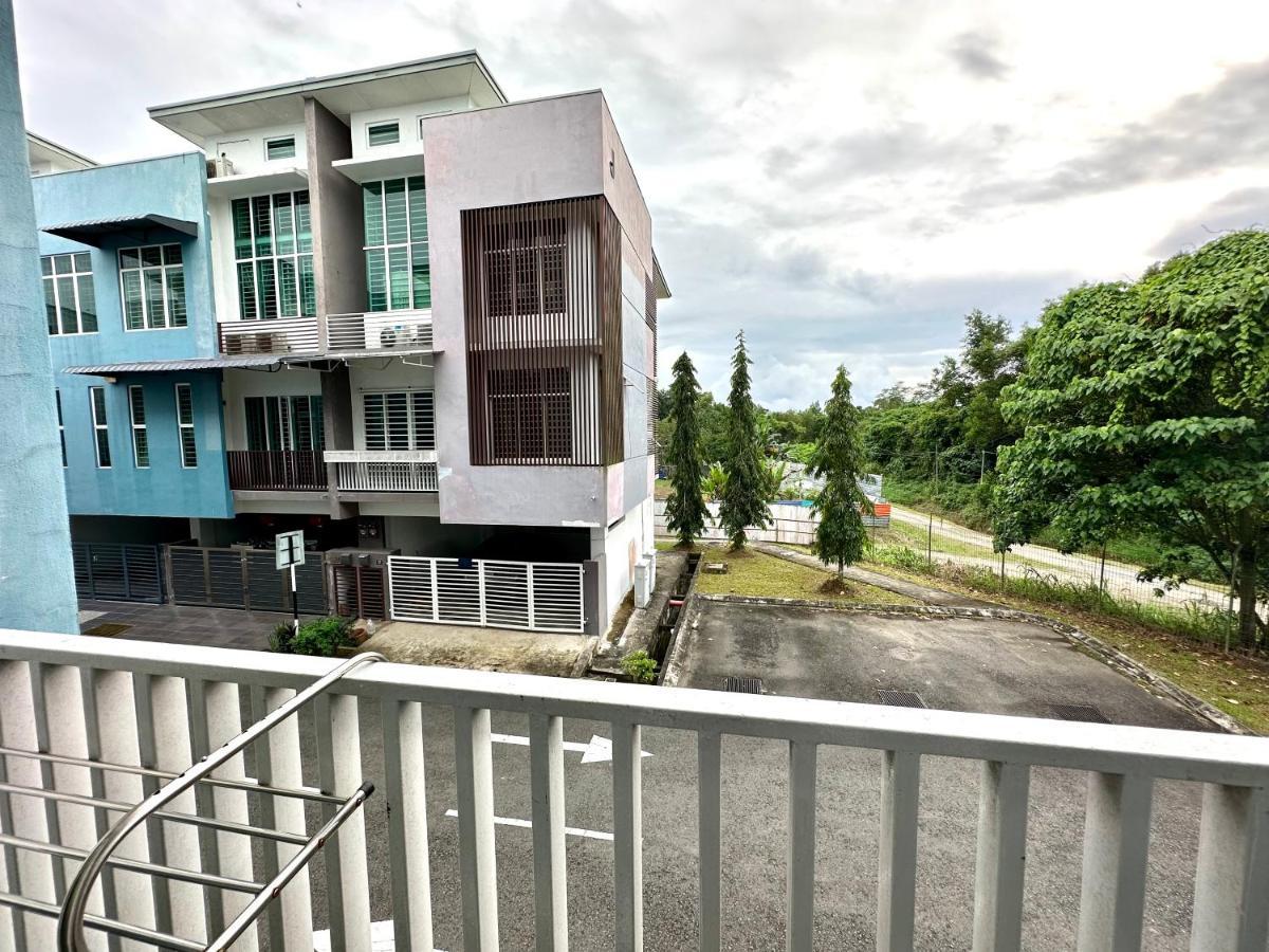 Springfield 3-Storey Cheerful Townhouse #Yoyo Homestay Sandakan Luaran gambar