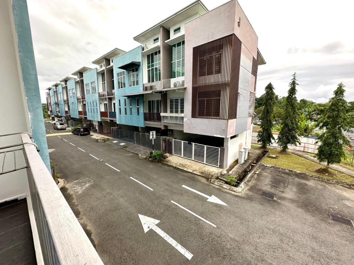 Springfield 3-Storey Cheerful Townhouse #Yoyo Homestay Sandakan Luaran gambar