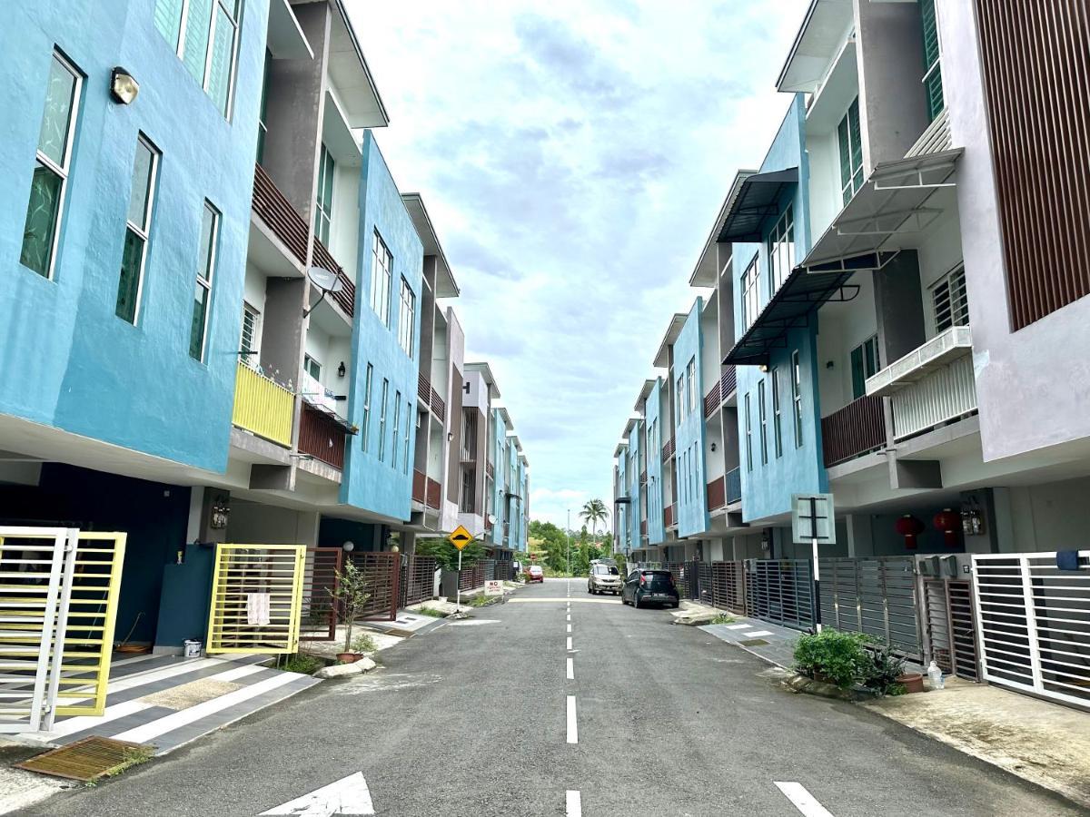 Springfield 3-Storey Cheerful Townhouse #Yoyo Homestay Sandakan Luaran gambar